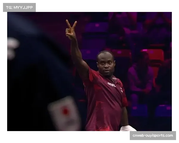 非洲冠军阿鲁纳的日常:在拉各斯拥堵的交通中奔赴训练馆 非洲冠军阿鲁纳的日常:在拉各斯拥堵的交通中奔赴训练馆